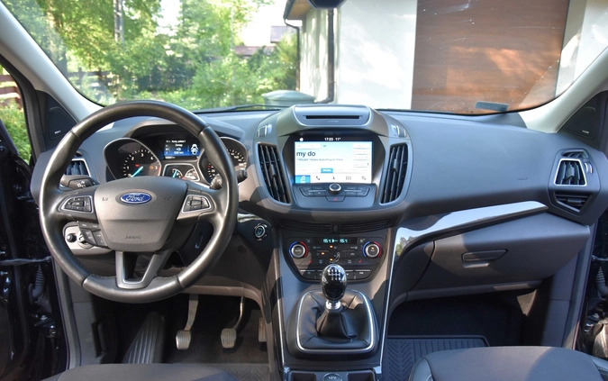 Ford Kuga cena 89500 przebieg: 99500, rok produkcji 2019 z Wrocław małe 497